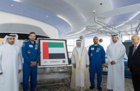 حاكم الشارقة يستقبل رائدي الفضاء سلطان النيادي وهزاع المنصوري وفريق مهمة (طموح زايد 2)