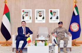 قائد عام شرطة أبوظبي والمفوض العام للشرطة البلجيكية يبحثان تعزيز التعاون