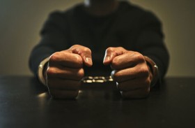 يقتل زوجته حرقاً إثر مشادة