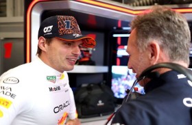 رئيس ريد بول يُقلل من أهمية شائعات انتقال فيرستابن إلى مرسيدس