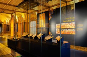 دائرة الثقافة والسياحة – أبوظبي تطلق معرضها المتنقل (حبر من ذهب)