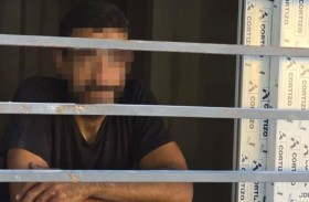 اقتحم منزلاً للسرقة فعَلق بداخله 