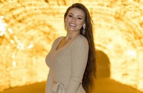 لورديانا وصديقتها ترقصان وسط الشارع