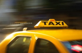 وضعت مولودها في التاكسي