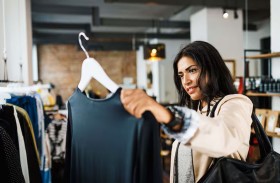 قبل أن ترتديها.. مخاطر صحية في الملابس الجديدة لا تعرفها