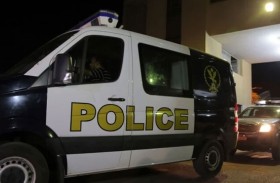 أب يطعن نجليه وشقيقه