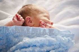 ادعت أنها ممرضة لتخطف رضيعة 