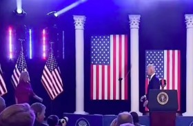 زوجة بايدن تهرع لإنقاذه بعد هفوة جديدة