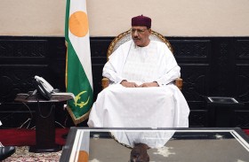 محاولة انقلاب في النيجر والحرس الرئاسي يحتجز الرئيس