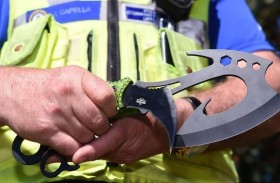 لندن تخطط لحظر المزيد من المناجل وسكاكين الزومبي