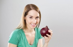 علاج البصل.. اتجاه جديد على تيك توك لتنقية المنزل من الجراثيم