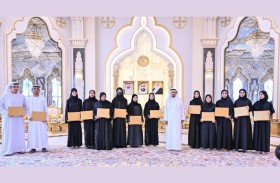 حاكم عجمان وولي عهده يستقبلان أوائل الثانوية العامة بالإمارة