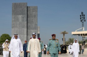 خليفة بن طحنون يشارك بوقفة الدعاء الصامت في واحة الكرامة 