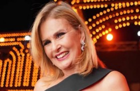 بعد 21 عاماً.. يسرى تعود إلى المسرح