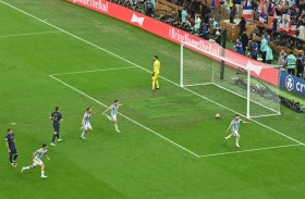 وسائل الإعلام تشيد بالأرجنتين وميسي بعد نهائي تاريخي للمونديال