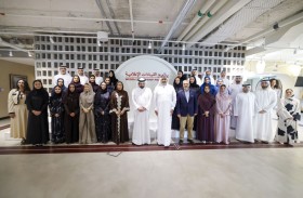 أحمد بن محمد يلتقي المشاركين في برنامج القيادات الإعلامية