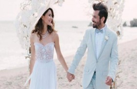 بيرين سات بصور مع زوجها بالذكرى التاسعة لتعارفهما