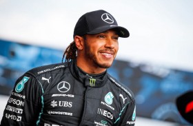 لويس هاميلتون يجدد عقده مع مرسيدس 