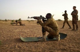 بلومبرغ: الاختبار الأكبر لماكرون هو حرب لا تنتهي في منطقة الساحل