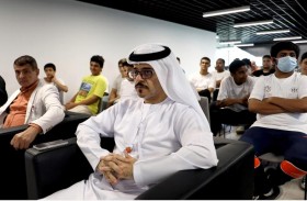 رواد المركز الصيفي لنادي الذيد في زيارة لمدينة الشارقة للإعلام (شمس)