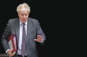 مسؤولو الصحة يحثون جونسون على التريث في قرارات الجائحة