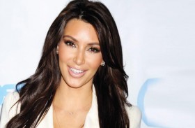 كيم كارداشيان تواصل التخفي والغموض 