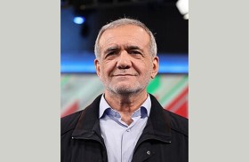 الإصلاحي بزشكيان يتولى الرئاسة في إيران 