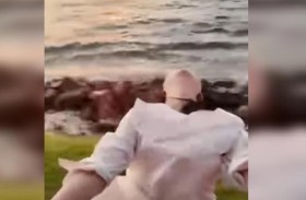 تسقط من نافذة قطار بسبب«سلفي»