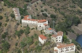 بلدة إسبانية مهجورة للبيع بسعر منزل واحد