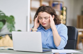 خبيرة: الإجهاد والعمل الليلي يسببان مشاكل نفسية