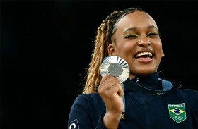 بطلة الجمباز أندرادي تعتزل الحركات الأرضية لأسباب صحية 