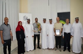 تامر عبد الحميد يتوج ببطولة جمعية الصحفيين الإماراتية الرمضانية لكرة الطاولة 