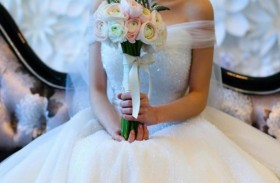 تستقيل من عملها بعد غياب زملائها عن زفافها