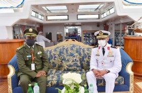 قائد القوات البحرية يستقبل عددا من ضيوف معرض آيدكس 2021