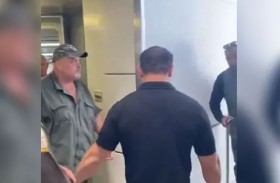 أغرب ردة فعل لمجرم اعتقل بعد هروبه 32 عاما