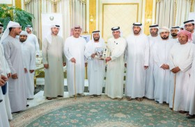 «تريندز» يكرم الشيخ محمد حمد بن ركاض العامري تقديراً لجهوده في دعم المعرفة