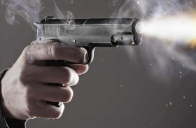 يقتل جاره وابنه بسبب شجرة