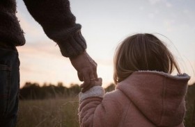 تعاني من الأرق بسبب اسم طفلتها