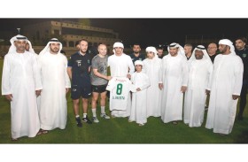 أحمد ونهيان بن سلطان آل نهيان يزوران نادي الإمارات ويلتقيان الإدارة واللاعبين 
