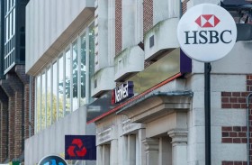 اعتقال 100 شخص في أكبر عملية احتيال بنكي 