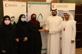 الهلال الأحمر تكرم طالبات مدرسة منار الإيمان الخيرية في عجمان