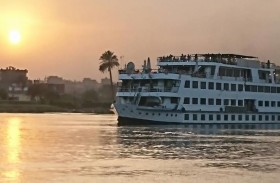 46 سائحاً يغادرون بعد عزلهم على باخرة في النيل 