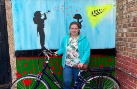 تضطر للهمس لعام كامل بعدما فقدت صوتها