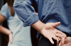 دراسة: الخيانة الزوجية معدية