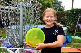 طفلة تحطم الرقم القياسي العالمي لأطول رمية للعبة الفريسبي