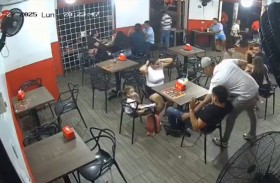 سرقة مغنٍّ أمام زوجته وزبائن المطعم 