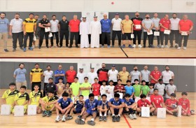 بدر الشارقة أحسن لاعب براعم في كرة اليد 