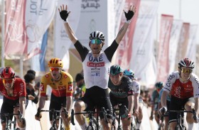 دراج فريق الإمارات أوليسي يعتلي  منصة التتويج بطواف عُمان