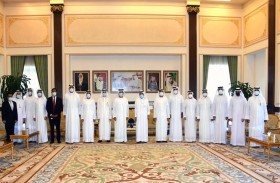 حمدان بن راشد يستقبل كبار موظفي مركز دبي التجاري العالمي