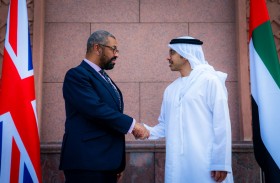 عبدالله بن زايد يستقبل جيمس كليفرلي ويبحثان الشراكة بين البلدين والتطورات بالمنطقة